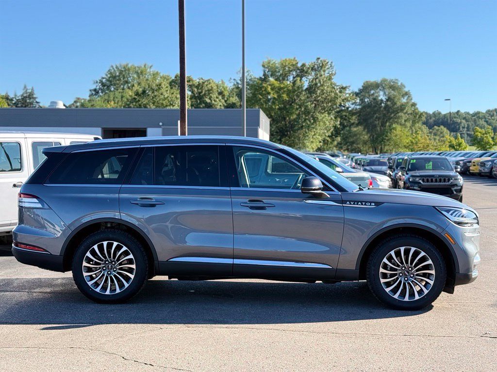 Used 2024 Lincoln Aviator Reserve w/ Elements Package Plus AWD/4WD image 35