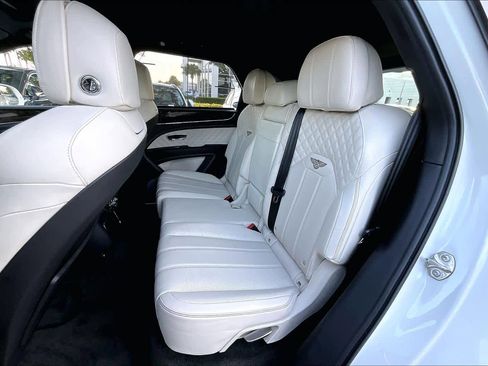 Used 2021 Bentley Bentayga image 19