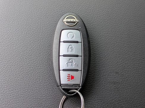 Used 2025 Nissan Frontier SL AWD/4WD image 32