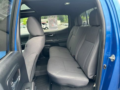 Used 2017 Toyota Tacoma TRD Sport AWD/4WD image 13