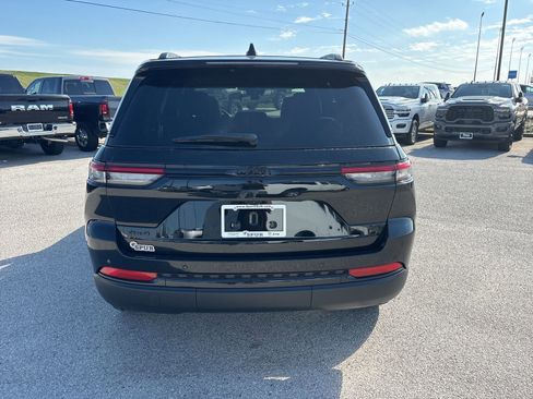 New 2025 Jeep Grand Cherokee Altitude image 5