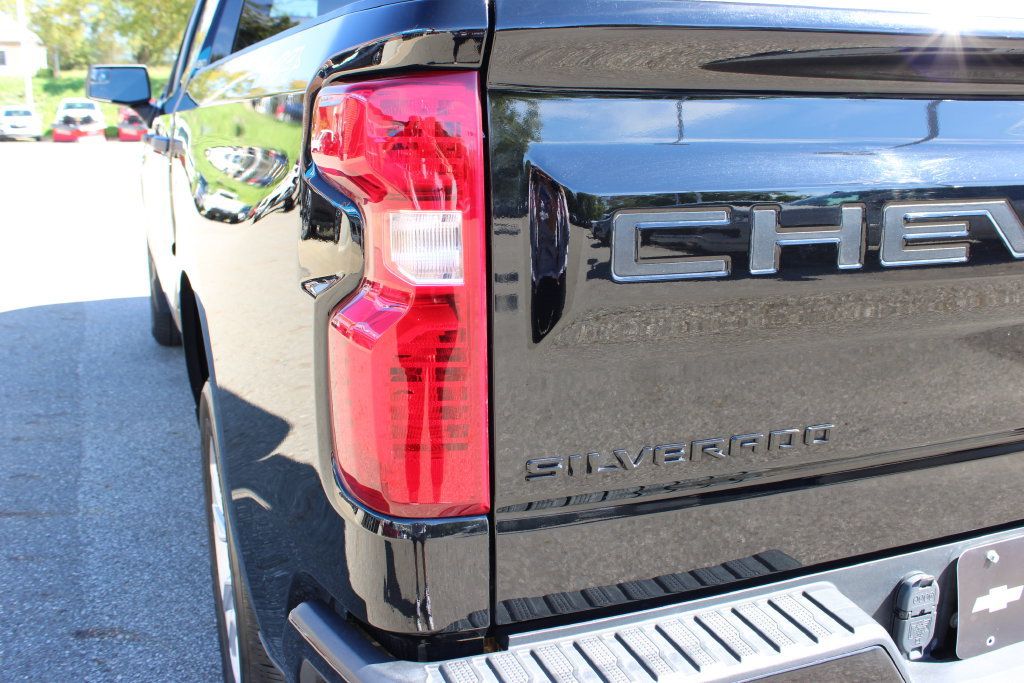 Used 2022 Chevrolet Silverado 1500 Custom w/ LPO, Dark Essentials Package AWD/4WD image 27