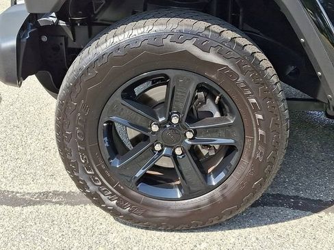Used 2023 Jeep Wrangler Unlimited Sahara AWD/4WD image 8