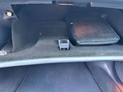 Used 2000 Lincoln Town Car Signature image 28