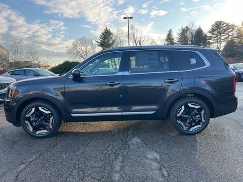 New 2025 Kia Telluride S image 2