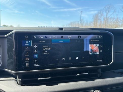 Used 2024 Jeep Wrangler Sahara image 6