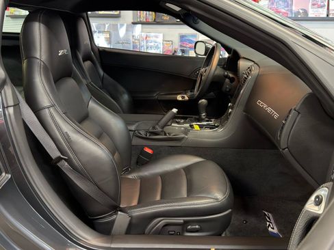 Used 2009 Chevrolet Corvette ZR1 w/ Preferred Equipment Group RWD image 19