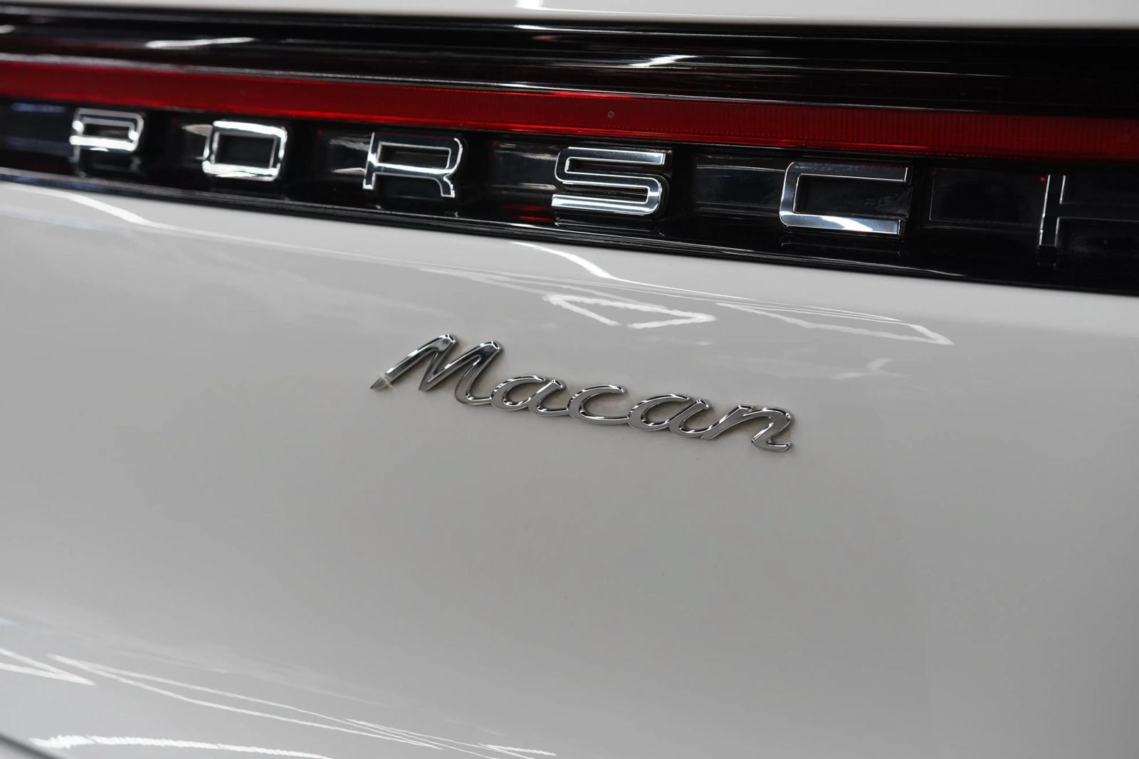 Used 2019 Porsche Macan AWD/4WD image 21