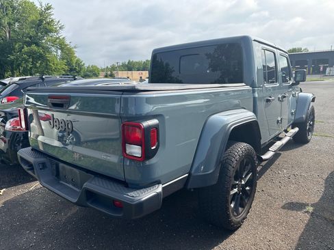 Used 2024 Jeep Gladiator Sport AWD/4WD image 4