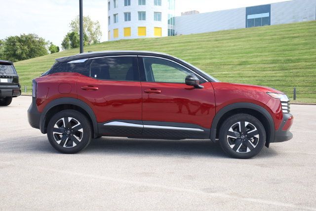 Used 2025 Nissan Kicks SR FWD image 4