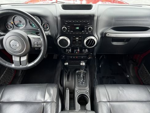 Used 2012 Jeep Wrangler Unlimited Sahara w/ Connectivity Group image 30