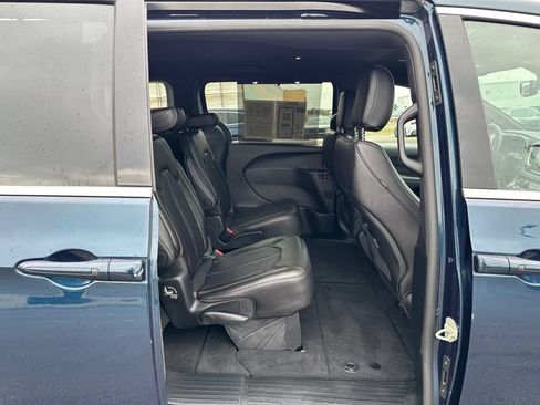 Used 2025 Chrysler Pacifica Select FWD image 35