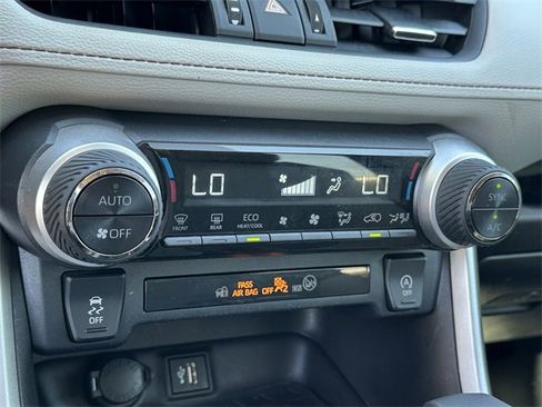 Used 2023 Toyota RAV4 XLE Premium image 19