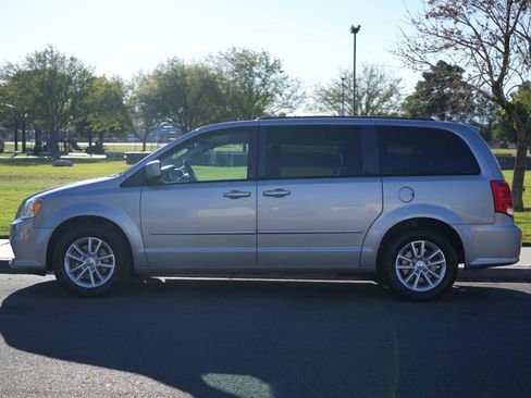 Used 2015 Dodge Grand Caravan SXT w/ UConnect Hands-Free Group image 3