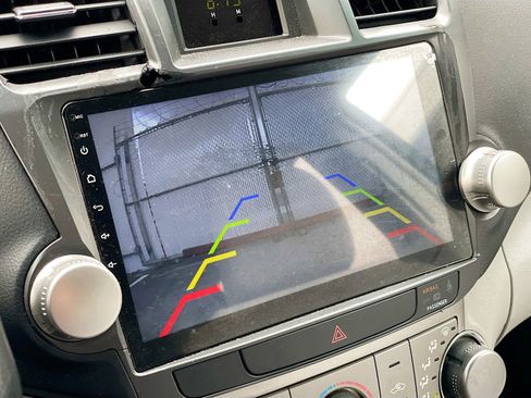 Used 2012 Toyota Highlander FWD image 10