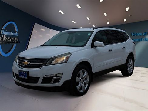 Used 2016 Chevrolet Traverse LT w/ Style and Technology Package image 8