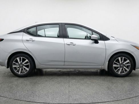 Used 2025 Nissan Versa SV FWD image 11