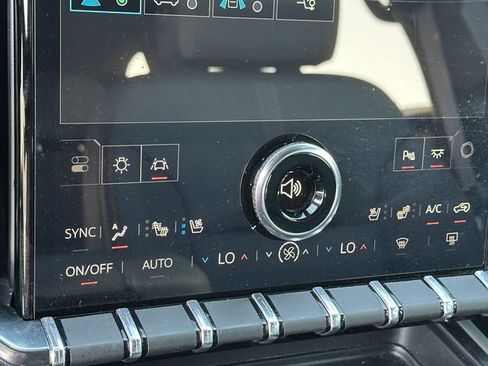 Used 2024 GMC Acadia AT4 w/ Luxury Package AWD/4WD image 19