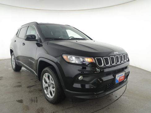 New 2026 Jeep Compass Latitude image 3