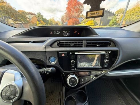 Used 2015 Toyota Prius C Three image 16