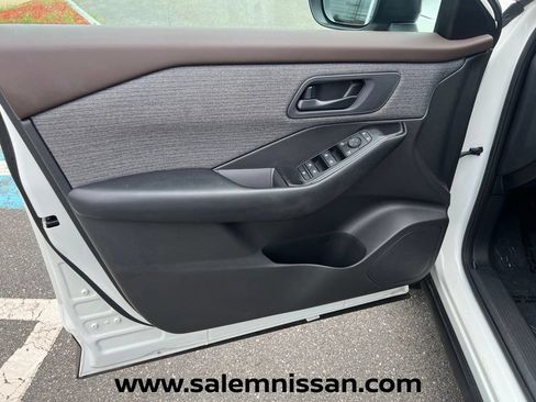 Used 2023 Nissan Rogue S AWD/4WD image 15