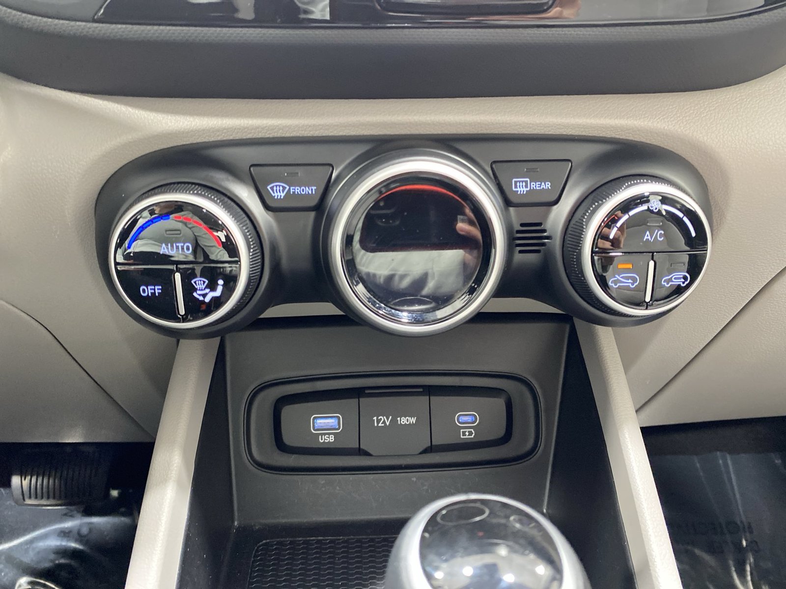 Used 2025 Hyundai Venue SEL FWD image 18