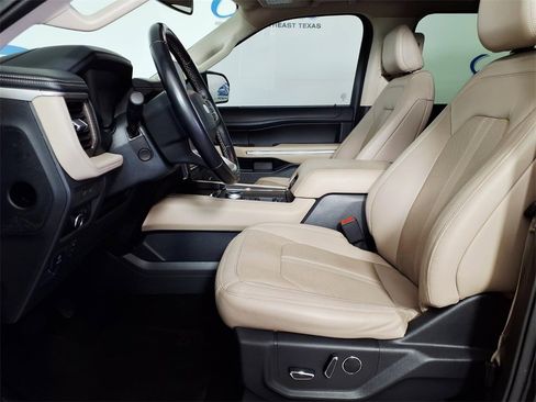 Used 2023 Ford Expedition Limited image 7