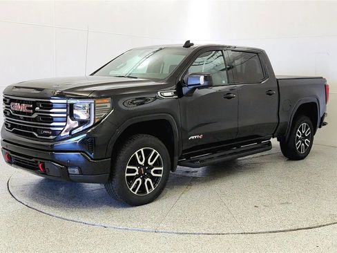 Used 2025 GMC Sierra 1500 AT4 w/ Technology Package AWD/4WD image 3
