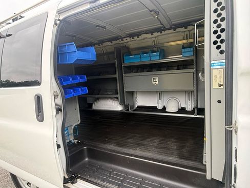 Used 2017 Chevrolet Express 2500 RWD image 5