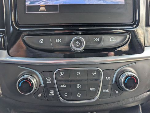 Used 2023 Chevrolet Traverse LT AWD/4WD image 21