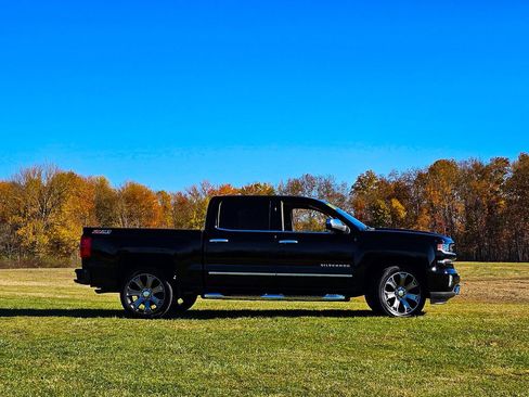 Used 2017 Chevrolet Silverado 1500 LTZ Z71 w/ LTZ Plus Package image 3