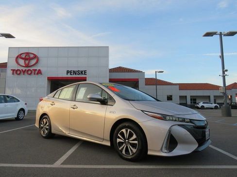 Used 2019 Toyota Prius Prime Premium image 14