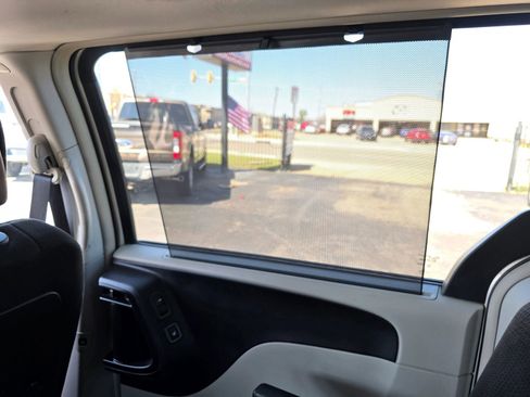 Used 2013 Dodge Grand Caravan Crew w/ Entertainment Group 1 image 22