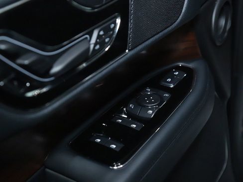 Used 2022 Lincoln Navigator Reserve image 18