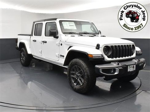 New 2025 Jeep Gladiator Sport image 4