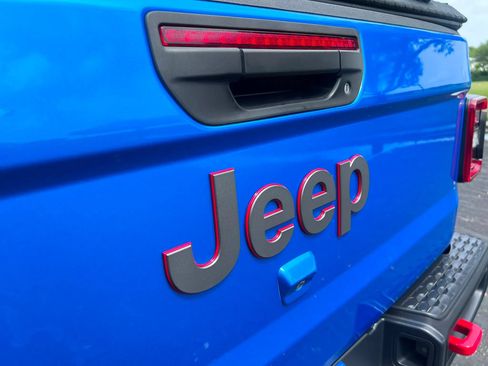 Used 2020 Jeep Gladiator Rubicon AWD/4WD image 6
