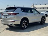 Used 2023 Mitsubishi Outlander SE image 6