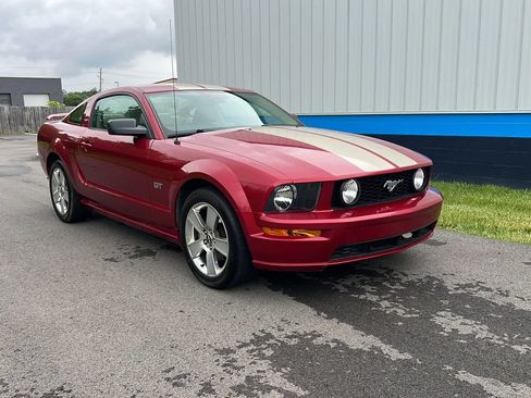 Used 2007 Ford Mustang GT RWD image 3