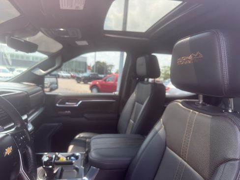 Certified 2025 Chevrolet Silverado 1500 High Country w/ High Country Premium Package AWD/4WD image 27