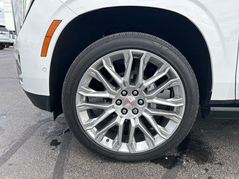 Used 2026 GMC Yukon Denali w/ Denali Reserve Package image 10