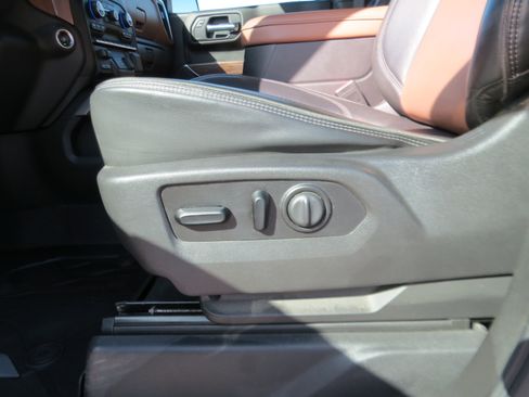 Used 2020 Chevrolet Silverado 1500 High Country w/ Technology Package AWD/4WD image 22