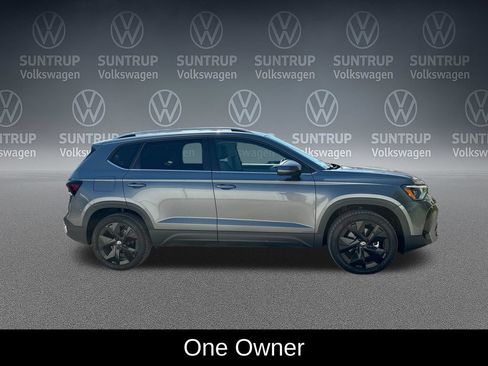 Used 2025 Volkswagen Taos SE FWD image 7