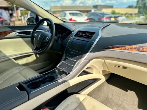 Used 2014 Lincoln MKZ w/ Equipment Group 102A Reserve image 20