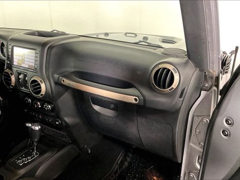 Used 2016 Jeep Wrangler Unlimited Sahara AWD/4WD image 21