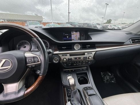 Used 2016 Lexus ES 350 w/ Luxury Package w/Wood Trim FWD image 9