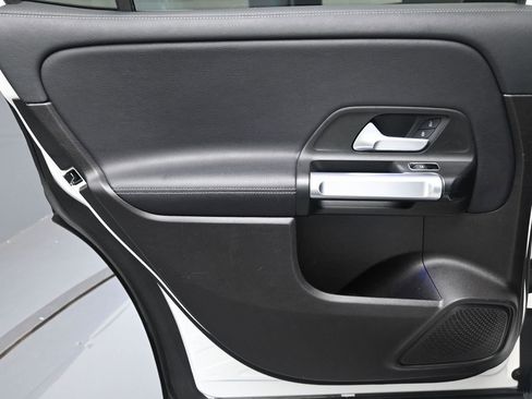 Used 2020 Mercedes-Benz GLB 250 GLB 250 w/ Premium Package image 25