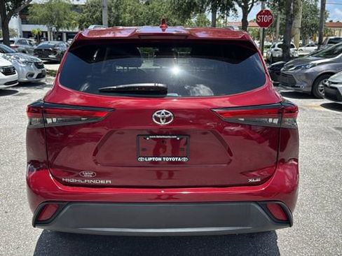 Used 2023 Toyota Highlander XLE FWD image 6