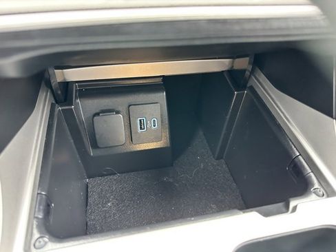 Used 2023 Ford Explorer XLT w/ Equipment Group 202A image 17