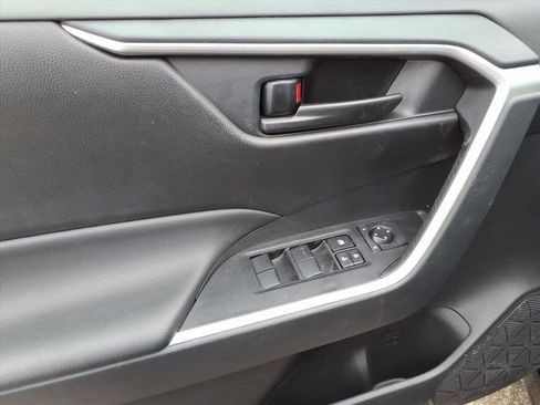 Certified 2025 Toyota RAV4 LE image 17