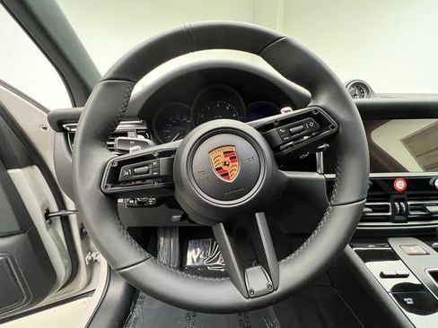 Used 2026 Porsche Macan AWD/4WD image 7